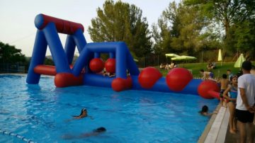 וויפאאוט טרזן לבריכה